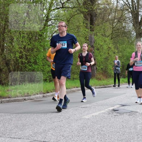 12.04.2026 - 45. Internationalen Wilhelmsburger Insellauf Yannick Fuchs http://msf.ph/oto/9505914 12.04.2026 12:58:48 Laufen 5305, 57, 5444, 4437, 5830, 4280, 1943 meine-sportfotos.de