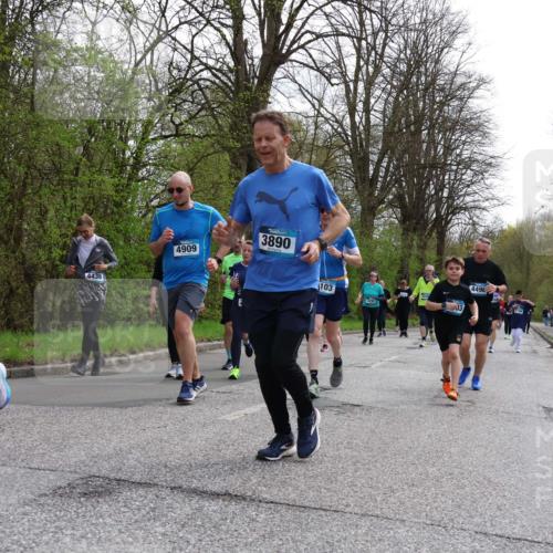 12.04.2026 - 45. Internationalen Wilhelmsburger Insellauf Yannick Fuchs http://msf.ph/oto/9505941 12.04.2026 12:58:54 Laufen 4436, 4909, 3890, 103, 03, 4496 meine-sportfotos.de