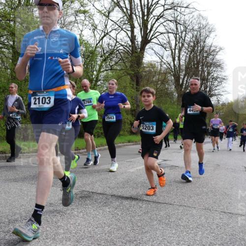 12.04.2026 - 45. Internationalen Wilhelmsburger Insellauf Yannick Fuchs http://msf.ph/oto/9505950 12.04.2026 12:58:55 Laufen 4436, 2103, 16, 5768, 2943, 5203, 44 meine-sportfotos.de