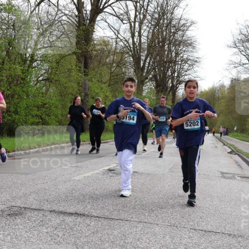 12.04.2026 - 45. Internationalen Wilhelmsburger Insellauf Yannick Fuchs http://msf.ph/oto/9505970 12.04.2026 12:59:00 Laufen 3292, 3868, 194, 3446, 5202 meine-sportfotos.de