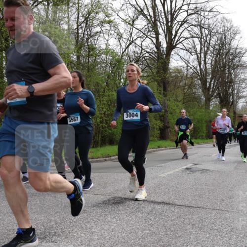 12.04.2026 - 45. Internationalen Wilhelmsburger Insellauf Yannick Fuchs http://msf.ph/oto/9505990 12.04.2026 12:59:03 Laufen 5587, 3004, 4540, 4405, 4416 meine-sportfotos.de