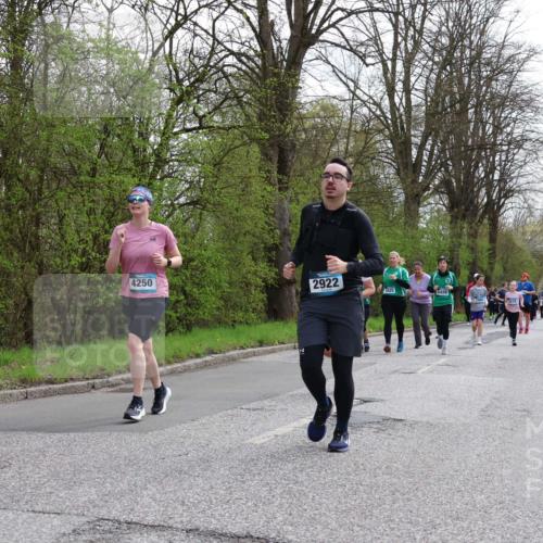 12.04.2026 - 45. Internationalen Wilhelmsburger Insellauf Yannick Fuchs http://msf.ph/oto/9506016 12.04.2026 12:59:09 Laufen 4250, 2922, 5426, 5069, 5078 meine-sportfotos.de