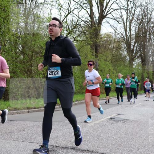 12.04.2026 - 45. Internationalen Wilhelmsburger Insellauf Yannick Fuchs http://msf.ph/oto/9506020 12.04.2026 12:59:10 Laufen 4250, 2922, 8, 5426, 5431, 5425 meine-sportfotos.de