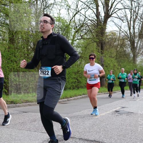 12.04.2026 - 45. Internationalen Wilhelmsburger Insellauf Yannick Fuchs http://msf.ph/oto/9506021 12.04.2026 12:59:10 Laufen 4250, 2922, 919, 5425, 5426, 5431 meine-sportfotos.de