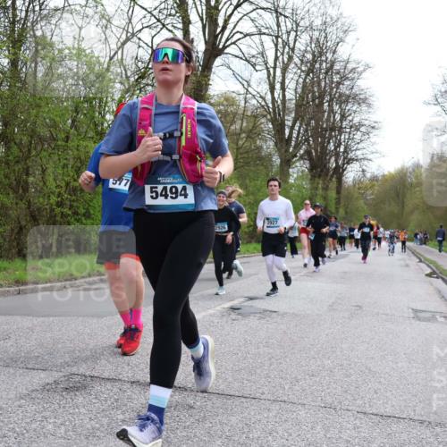 12.04.2026 - 45. Internationalen Wilhelmsburger Insellauf Yannick Fuchs http://msf.ph/oto/9506063 12.04.2026 12:59:19 Laufen 45, 5494, 2926, 2927 meine-sportfotos.de