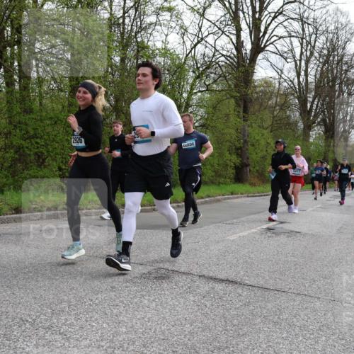 12.04.2026 - 45. Internationalen Wilhelmsburger Insellauf Yannick Fuchs http://msf.ph/oto/9506072 12.04.2026 12:59:21 Laufen 2926, 5417 meine-sportfotos.de