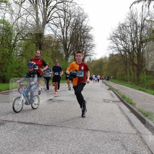 12.04.2026 - 45. Internationalen Wilhelmsburger Insellauf Yannick Fuchs http://msf.ph/oto/9506112 12.04.2026 12:59:32 Laufen 2045, 3285, 5220 meine-sportfotos.de