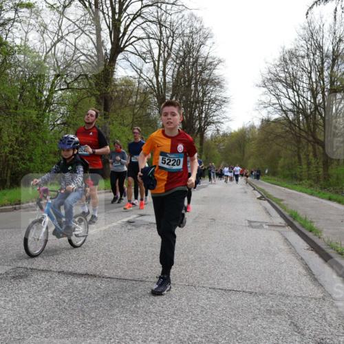12.04.2026 - 45. Internationalen Wilhelmsburger Insellauf Yannick Fuchs http://msf.ph/oto/9506113 12.04.2026 12:59:32 Laufen 324, 32, 5220 meine-sportfotos.de