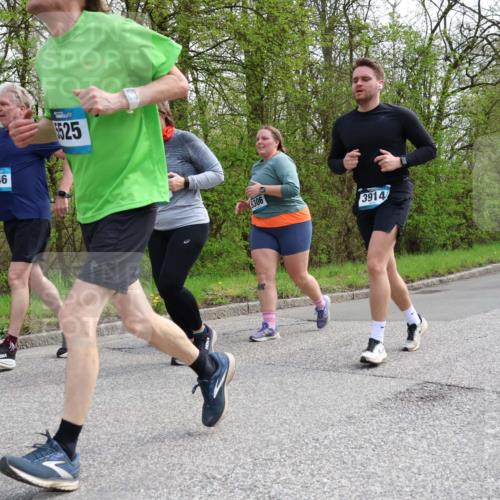 12.04.2026 - 45. Internationalen Wilhelmsburger Insellauf Yannick Fuchs http://msf.ph/oto/9506131 12.04.2026 12:59:36 Laufen 2046, 525, 5306, 3914, 1994, 5093 meine-sportfotos.de
