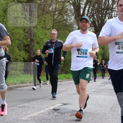 12.04.2026 - 45. Internationalen Wilhelmsburger Insellauf Yannick Fuchs http://msf.ph/oto/9506163 12.04.2026 12:59:43 Laufen 5246, 20, 1860, 52, 5259, 4935 meine-sportfotos.de