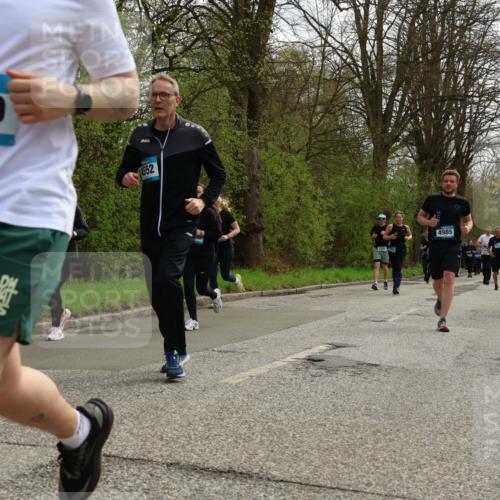 12.04.2026 - 45. Internationalen Wilhelmsburger Insellauf Yannick Fuchs http://msf.ph/oto/9506168 12.04.2026 12:59:44 Laufen 5259, 4552, 4985, 513 meine-sportfotos.de