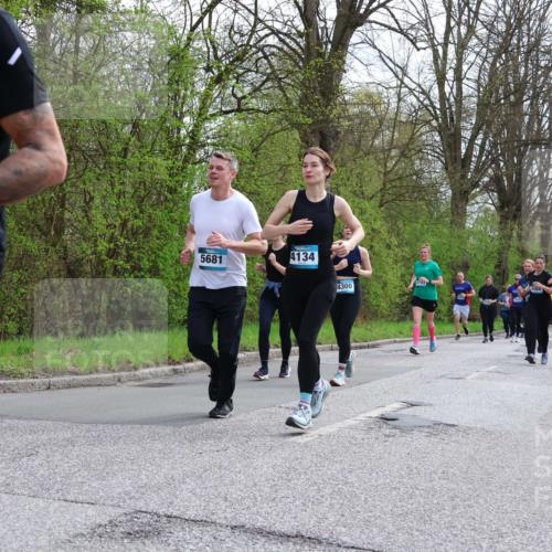 12.04.2026 - 45. Internationalen Wilhelmsburger Insellauf Yannick Fuchs http://msf.ph/oto/9506206 12.04.2026 12:59:53 Laufen 27, 5681, 4134, 4300, 2923 meine-sportfotos.de