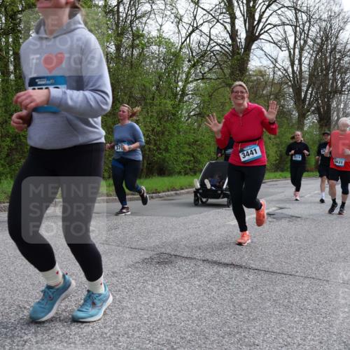 12.04.2026 - 45. Internationalen Wilhelmsburger Insellauf Yannick Fuchs http://msf.ph/oto/9506262 12.04.2026 13:00:04 Laufen 379, 3441, 2519, 5631 meine-sportfotos.de