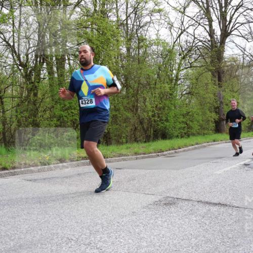 12.04.2026 - 45. Internationalen Wilhelmsburger Insellauf Yannick Fuchs http://msf.ph/oto/9506282 12.04.2026 13:00:09 Laufen 4328, 282, 4930, 2560, 4664 meine-sportfotos.de
