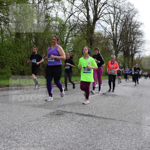 12.04.2026 - 45. Internationalen Wilhelmsburger Insellauf Yannick Fuchs http://msf.ph/oto/9506335 12.04.2026 13:00:19 Laufen 5402, 4288, 5403, 5190, 3033 meine-sportfotos.de