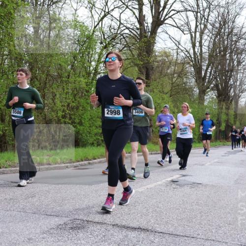 12.04.2026 - 45. Internationalen Wilhelmsburger Insellauf Yannick Fuchs http://msf.ph/oto/9506351 12.04.2026 13:00:23 Laufen 5586, 2998, 3406, 3138, 4364 meine-sportfotos.de