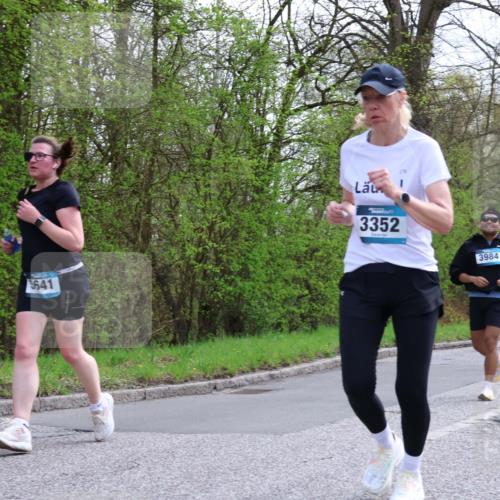 12.04.2026 - 45. Internationalen Wilhelmsburger Insellauf Yannick Fuchs http://msf.ph/oto/9506382 12.04.2026 13:00:29 Laufen 5641, 3352, 3984, 4320 meine-sportfotos.de