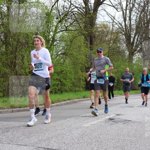 12.04.2026 - 45. Internationalen Wilhelmsburger Insellauf Yannick Fuchs http://msf.ph/oto/9506520 12.04.2026 13:00:55 Laufen 4923, 3348, 4532, 545, 4671, 559, 3407, 2080 meine-sportfotos.de