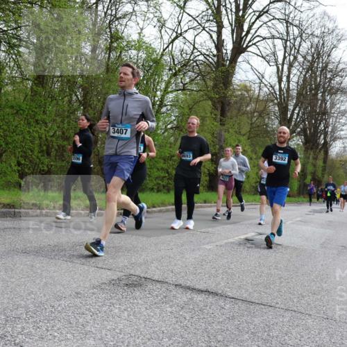 12.04.2026 - 45. Internationalen Wilhelmsburger Insellauf Yannick Fuchs http://msf.ph/oto/9506543 12.04.2026 13:01:00 Laufen 5596, 3407, 4693, 4427, 3392 meine-sportfotos.de