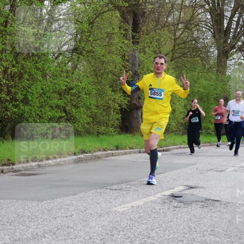 12.04.2026 - 45. Internationalen Wilhelmsburger Insellauf Yannick Fuchs http://msf.ph/oto/9506591 12.04.2026 13:01:12 Laufen 5855, 5108, 2107, 4335 meine-sportfotos.de