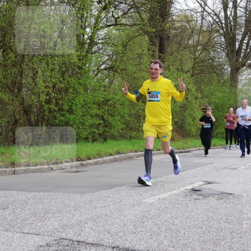 12.04.2026 - 45. Internationalen Wilhelmsburger Insellauf Yannick Fuchs http://msf.ph/oto/9506593 12.04.2026 13:01:13 Laufen 5855, 5108, 473 meine-sportfotos.de