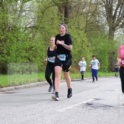 12.04.2026 - 45. Internationalen Wilhelmsburger Insellauf Yannick Fuchs http://msf.ph/oto/9506838 12.04.2026 13:02:07 Laufen 2060, 3443, 5584, 5195, 4558 meine-sportfotos.de