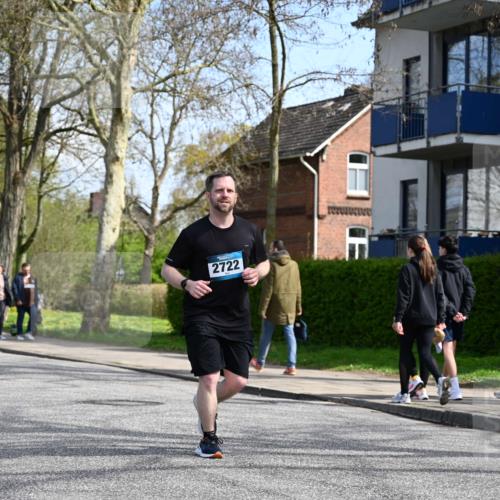 12.04.2026 - 45. Internationalen Wilhelmsburger Insellauf J. Mangold http://msf.ph/oto/9507007 12.04.2026 11:42:09 Ziel 2722, 2722, 5432 meine-sportfotos.de