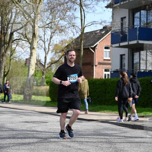 12.04.2026 - 45. Internationalen Wilhelmsburger Insellauf J. Mangold http://msf.ph/oto/9507008 12.04.2026 11:42:09 Ziel 2722, 2722, 5432 meine-sportfotos.de