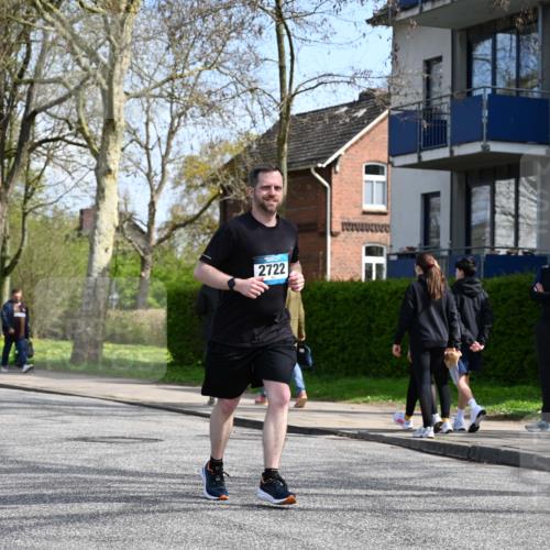 12.04.2026 - 45. Internationalen Wilhelmsburger Insellauf J. Mangold http://msf.ph/oto/9507009 12.04.2026 11:42:09 Ziel 2722, 2722, 5432 meine-sportfotos.de