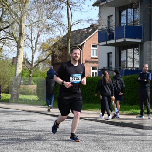 12.04.2026 - 45. Internationalen Wilhelmsburger Insellauf J. Mangold http://msf.ph/oto/9507011 12.04.2026 11:42:09 Ziel 2722, 2722, 5432 meine-sportfotos.de