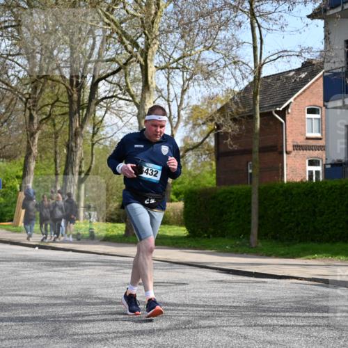 12.04.2026 - 45. Internationalen Wilhelmsburger Insellauf J. Mangold http://msf.ph/oto/9507033 12.04.2026 11:42:26 Ziel 2722, 5432 meine-sportfotos.de