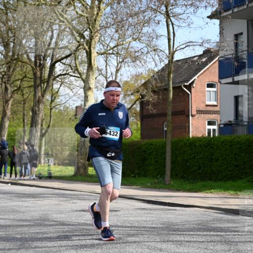12.04.2026 - 45. Internationalen Wilhelmsburger Insellauf J. Mangold http://msf.ph/oto/9507035 12.04.2026 11:42:26 Ziel 2722, 5432 meine-sportfotos.de