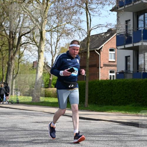 12.04.2026 - 45. Internationalen Wilhelmsburger Insellauf J. Mangold http://msf.ph/oto/9507038 12.04.2026 11:42:26 Ziel 2722, 5432 meine-sportfotos.de