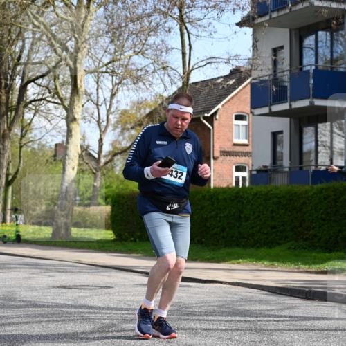 12.04.2026 - 45. Internationalen Wilhelmsburger Insellauf J. Mangold http://msf.ph/oto/9507040 12.04.2026 11:42:26 Ziel 2722, 5432 meine-sportfotos.de
