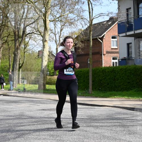 12.04.2026 - 45. Internationalen Wilhelmsburger Insellauf J. Mangold http://msf.ph/oto/9507058 12.04.2026 11:42:33 Ziel 2722, 5432 meine-sportfotos.de