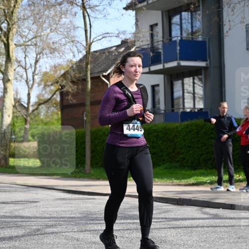 12.04.2026 - 45. Internationalen Wilhelmsburger Insellauf J. Mangold http://msf.ph/oto/9507067 12.04.2026 11:42:33 Ziel 2722, 5432 meine-sportfotos.de