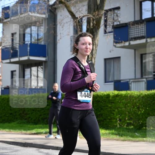 12.04.2026 - 45. Internationalen Wilhelmsburger Insellauf J. Mangold http://msf.ph/oto/9507076 12.04.2026 11:42:34 Ziel 2722, 5432 meine-sportfotos.de