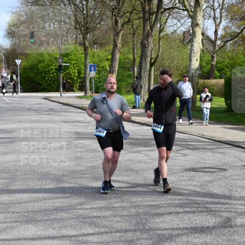 12.04.2026 - 45. Internationalen Wilhelmsburger Insellauf J. Mangold http://msf.ph/oto/9507080 12.04.2026 11:43:20 Ziel 3465, 3464 meine-sportfotos.de