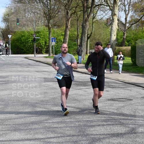 12.04.2026 - 45. Internationalen Wilhelmsburger Insellauf J. Mangold http://msf.ph/oto/9507081 12.04.2026 11:43:20 Ziel 3465, 3464 meine-sportfotos.de