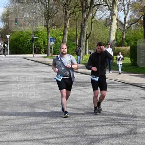 12.04.2026 - 45. Internationalen Wilhelmsburger Insellauf J. Mangold http://msf.ph/oto/9507082 12.04.2026 11:43:20 Ziel 3465, 3464 meine-sportfotos.de