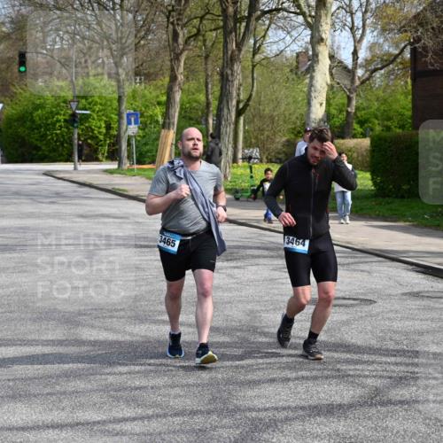 12.04.2026 - 45. Internationalen Wilhelmsburger Insellauf J. Mangold http://msf.ph/oto/9507086 12.04.2026 11:43:20 Ziel 3465, 3464 meine-sportfotos.de