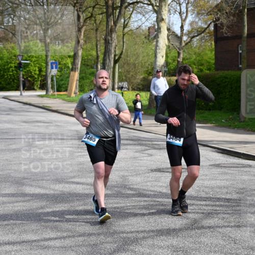12.04.2026 - 45. Internationalen Wilhelmsburger Insellauf J. Mangold http://msf.ph/oto/9507091 12.04.2026 11:43:21 Ziel 3465, 3464 meine-sportfotos.de