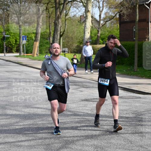 12.04.2026 - 45. Internationalen Wilhelmsburger Insellauf J. Mangold http://msf.ph/oto/9507093 12.04.2026 11:43:21 Ziel 3465, 3464 meine-sportfotos.de