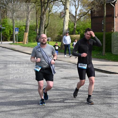 12.04.2026 - 45. Internationalen Wilhelmsburger Insellauf J. Mangold http://msf.ph/oto/9507094 12.04.2026 11:43:21 Ziel 3465, 3464 meine-sportfotos.de
