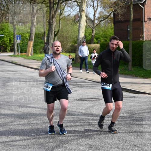 12.04.2026 - 45. Internationalen Wilhelmsburger Insellauf J. Mangold http://msf.ph/oto/9507095 12.04.2026 11:43:21 Ziel 3465, 3464 meine-sportfotos.de