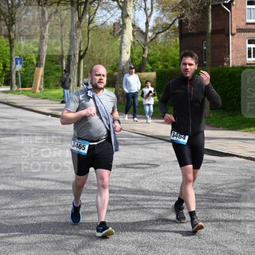 12.04.2026 - 45. Internationalen Wilhelmsburger Insellauf J. Mangold http://msf.ph/oto/9507097 12.04.2026 11:43:21 Ziel 3465, 3464 meine-sportfotos.de