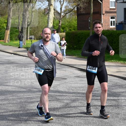 12.04.2026 - 45. Internationalen Wilhelmsburger Insellauf J. Mangold http://msf.ph/oto/9507101 12.04.2026 11:43:22 Ziel 3465, 3464, 3465, 3464 meine-sportfotos.de