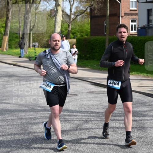 12.04.2026 - 45. Internationalen Wilhelmsburger Insellauf J. Mangold http://msf.ph/oto/9507102 12.04.2026 11:43:22 Ziel 3465, 3464, 3465, 3464 meine-sportfotos.de