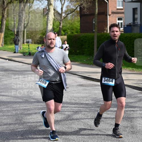 12.04.2026 - 45. Internationalen Wilhelmsburger Insellauf J. Mangold http://msf.ph/oto/9507103 12.04.2026 11:43:22 Ziel 3465, 3464, 3465, 3464 meine-sportfotos.de