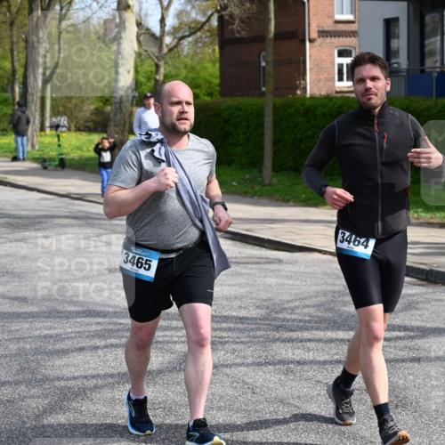 12.04.2026 - 45. Internationalen Wilhelmsburger Insellauf J. Mangold http://msf.ph/oto/9507106 12.04.2026 11:43:22 Ziel 3465, 3464, 3465, 3464 meine-sportfotos.de